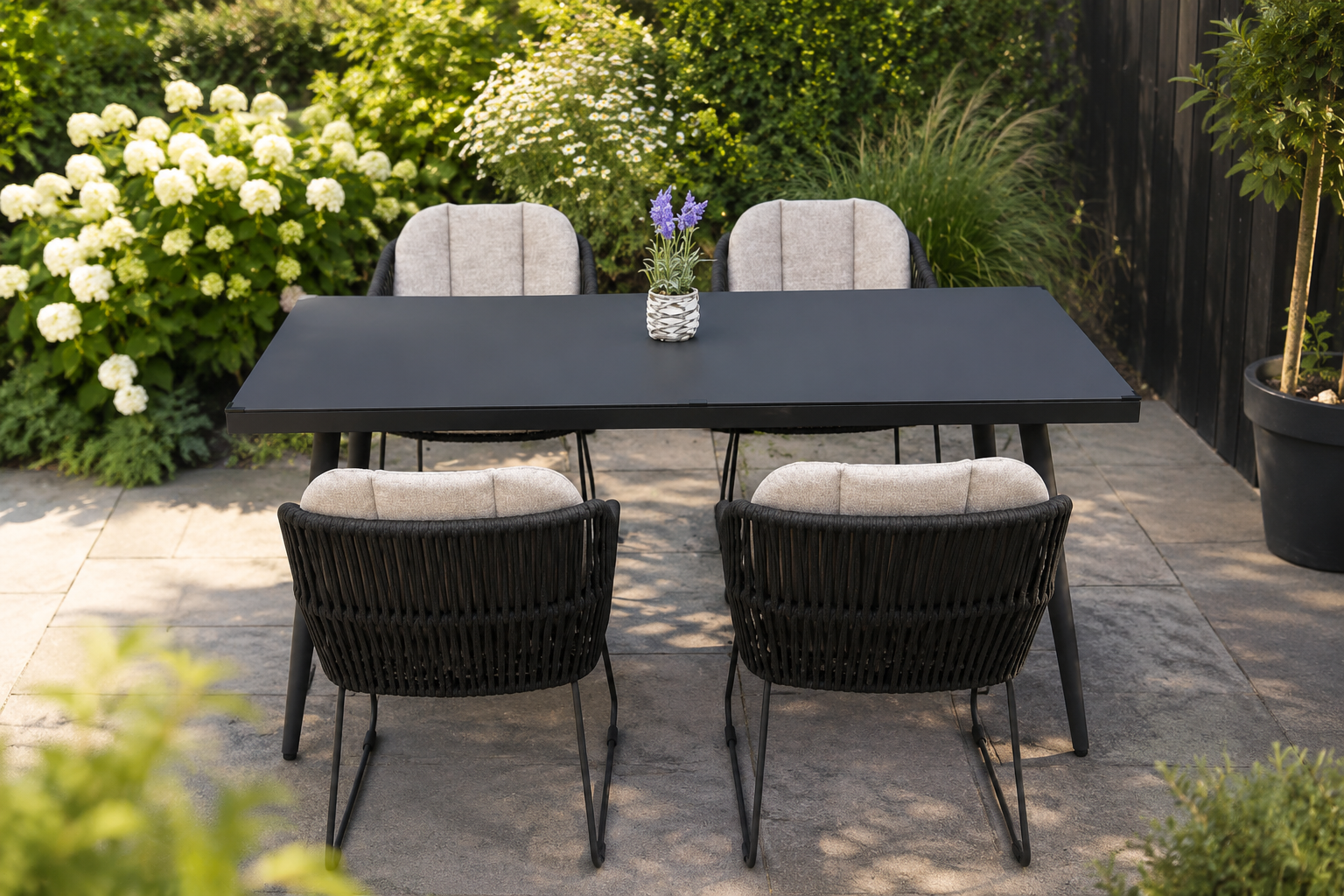 Nieuw! Tuintafel met stoelen van LIFE Outdoor Living